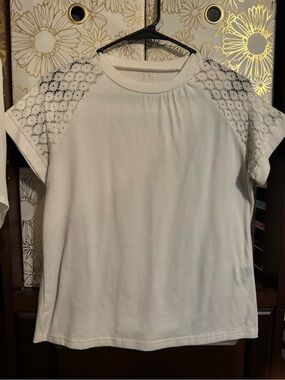 SHEIN White Short-Sleeve Tee with Lace Shoulder Panels
